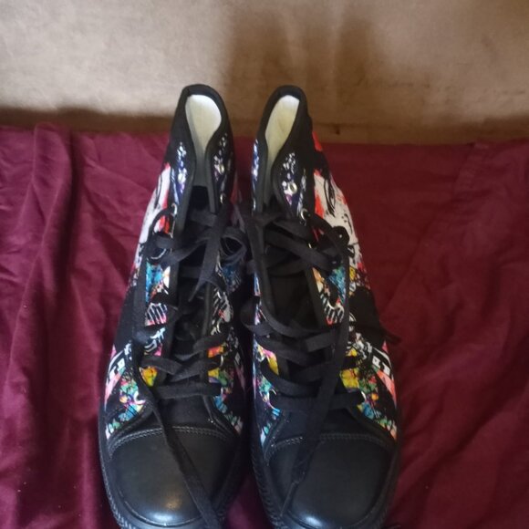 Amy Winehouse sneakers - Picture 4 of 5